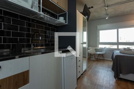 Cozinha de apartamento para alugar com 1 quarto, 20m² em Santa Cecília, Porto Alegre