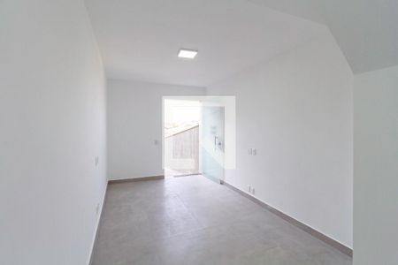 Casa à venda com 70m², 2 quartos e 2 vagasSala