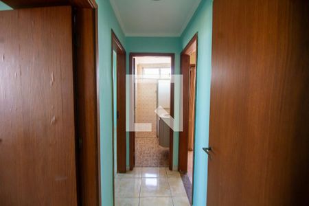 Corredor de apartamento à venda com 2 quartos, 52m² em Vila Osasco, Osasco