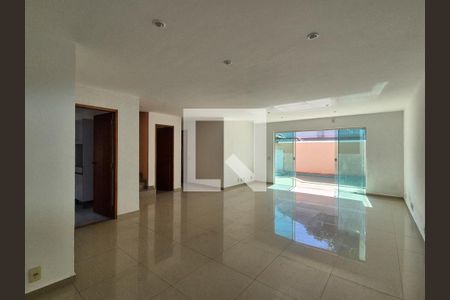 Sala de casa de condomínio para alugar com 4 quartos, 220m² em Vargem Grande, Rio de Janeiro