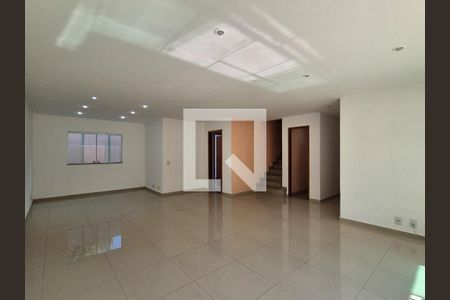 Sala de casa de condomínio para alugar com 4 quartos, 220m² em Vargem Grande, Rio de Janeiro