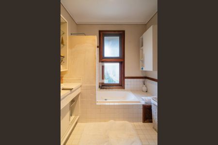 Casa de condomínio para alugar com 1400m², 8 quartos e 4 vagas Casa de condomínio para alugar com 1400m², 8 quartos e 4 vagasBanheiro do Quarto 2