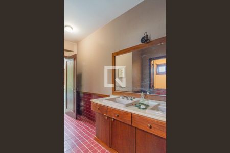 Casa de condomínio para alugar com 1400m², 8 quartos e 4 vagas Casa de condomínio para alugar com 1400m², 8 quartos e 4 vagasBanheiro externo