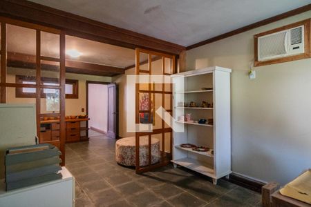 Casa de condomínio para alugar com 1400m², 8 quartos e 4 vagas Casa de condomínio para alugar com 1400m², 8 quartos e 4 vagasEscritório