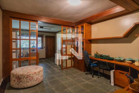 Casa de condomínio para alugar com 1400m², 8 quartos e 4 vagas Casa de condomínio para alugar com 1400m², 8 quartos e 4 vagasEscritório