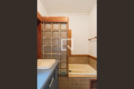 Casa de condomínio para alugar com 1400m², 8 quartos e 4 vagas Casa de condomínio para alugar com 1400m², 8 quartos e 4 vagasBanheiro do Quarto 6