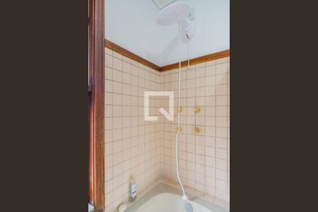 Casa de condomínio para alugar com 1400m², 8 quartos e 4 vagas Casa de condomínio para alugar com 1400m², 8 quartos e 4 vagasBanheiro do Quarto 3