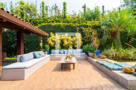 Casa de condomínio para alugar com 1400m², 8 quartos e 4 vagas Casa de condomínio para alugar com 1400m², 8 quartos e 4 vagasQuintal