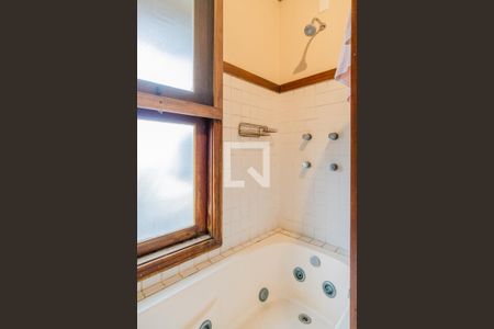 Casa de condomínio para alugar com 1400m², 8 quartos e 4 vagas Casa de condomínio para alugar com 1400m², 8 quartos e 4 vagasBanheiro do Quarto 1