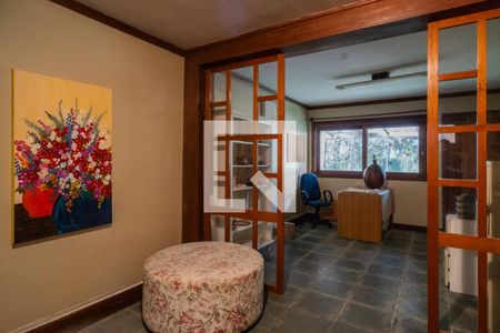 Casa de condomínio para alugar com 1400m², 8 quartos e 4 vagas Casa de condomínio para alugar com 1400m², 8 quartos e 4 vagasEscritório