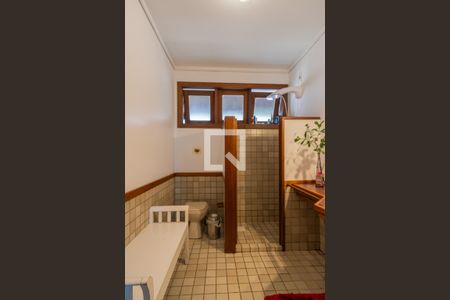 Casa de condomínio para alugar com 1400m², 8 quartos e 4 vagas Casa de condomínio para alugar com 1400m², 8 quartos e 4 vagasBanheiro do Quarto 8