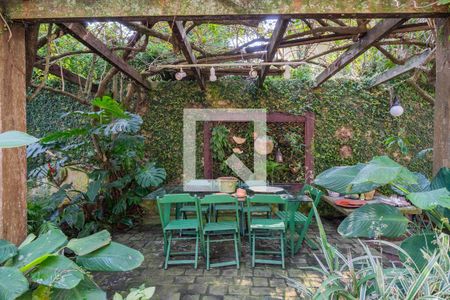 Casa de condomínio para alugar com 1400m², 8 quartos e 4 vagas Casa de condomínio para alugar com 1400m², 8 quartos e 4 vagasQuintal