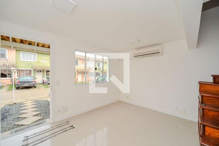 Sala de casa de condomínio à venda com 3 quartos, 80m² em Sarandi, Porto Alegre