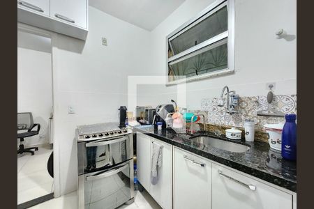 Cozinha de apartamento à venda com 3 quartos, 65m² em Estoril, Belo Horizonte