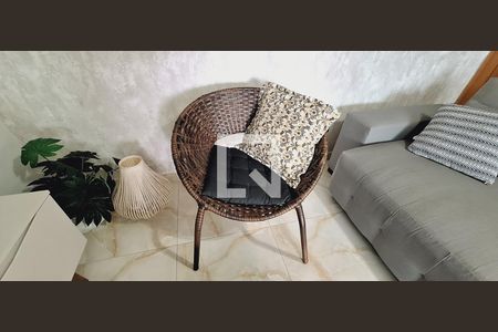 Detalhe da sala de apartamento para alugar com 1 quarto, 53m² em Vila Caiçara, Praia Grande