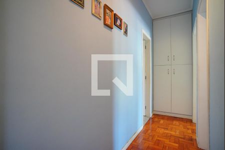 Corredor de apartamento à venda com 3 quartos, 110m² em Navegantes, Porto Alegre