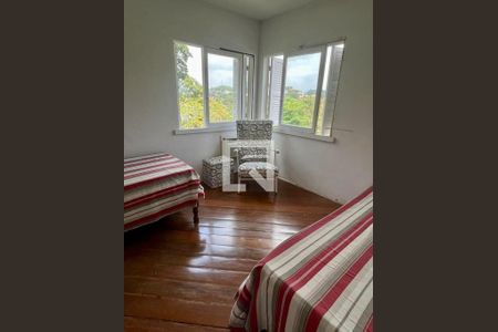 Casa à venda com 3 quartos, 180m² em Maria Paula, Niterói