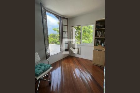 Casa à venda com 3 quartos, 180m² em Maria Paula, Niterói