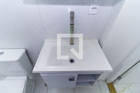 Banheiro de kitnet/studio para alugar com 1 quarto, 28m² em Vila Ema, São Paulo