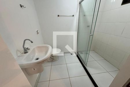 Banheiro da Suíte 01 de apartamento para alugar com 2 quartos, 80m² em Vila Tamandaré, Ribeirão Preto