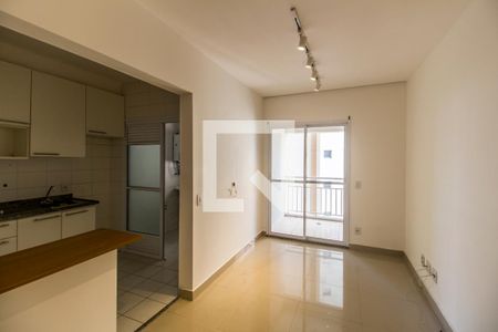 Sala de TV de apartamento para alugar com 3 quartos, 73m² em Jardim Tupanci, Barueri