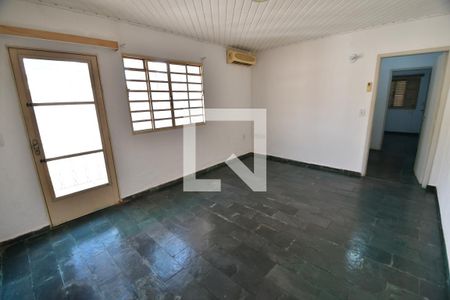 Sala  de casa à venda com 5 quartos, 140m² em Cambuí, Campinas