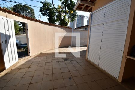 Sala 1 - Vista de casa à venda com 5 quartos, 140m² em Cambuí, Campinas