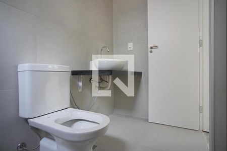 Banheiro da Suíte de apartamento à venda com 1 quarto, 54m² em Três Figueiras, Porto Alegre