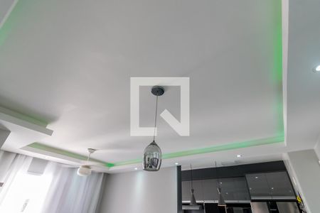 Sala - Detalhe das luminárias de apartamento à venda com 2 quartos, 50m² em Penha, Rio de Janeiro