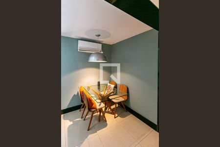 Sala de apartamento à venda com 2 quartos, 75m² em Santo Antônio, Belo Horizonte