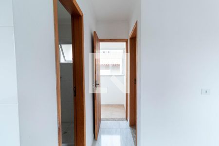 Corredor de casa de condomínio para alugar com 1 quarto, 30m² em Vila Ré, São Paulo