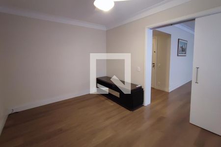 Sala de TV de apartamento para alugar com 4 quartos, 230m² em Cambuí, Campinas