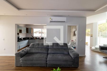 Sala de casa para alugar com 4 quartos, 269m² em Guarujá, Porto Alegre