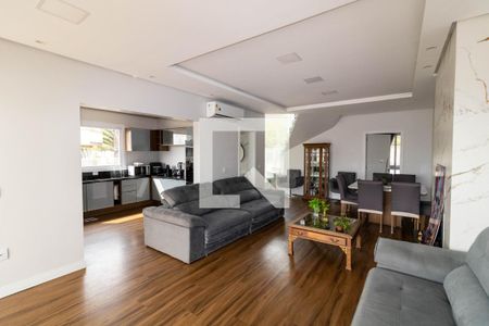 Sala de casa para alugar com 4 quartos, 269m² em Guarujá, Porto Alegre