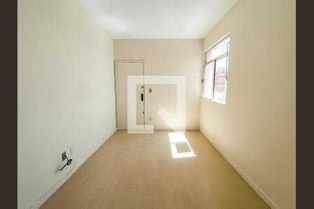 Sala de apartamento à venda com 1 quarto, 50m² em Santo Antônio, Belo Horizonte