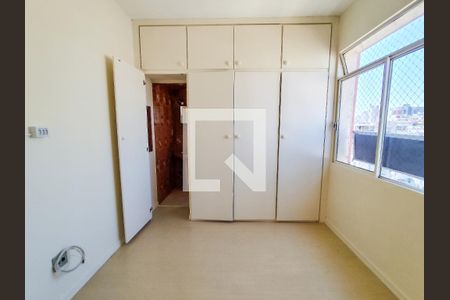 Quarto de apartamento à venda com 1 quarto, 42m² em Santo Antônio, Belo Horizonte