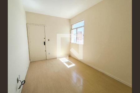 Sala de apartamento à venda com 1 quarto, 42m² em Santo Antônio, Belo Horizonte