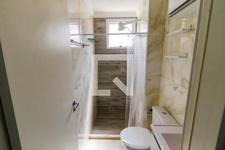 Banheiro de apartamento para alugar com 2 quartos, 47m² em Jardim Maria Rosa, Taboão da Serra