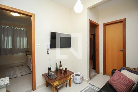 Sala de casa de condomínio para alugar com 2 quartos, 84m² em Cachoeirinha, Belo Horizonte