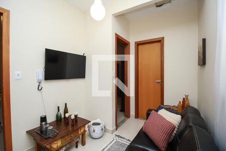 Sala de casa de condomínio à venda com 2 quartos, 84m² em Cachoeirinha, Belo Horizonte