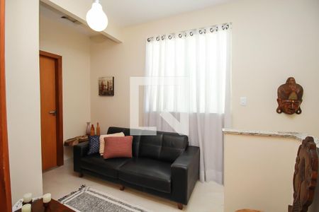 Sala de casa de condomínio à venda com 2 quartos, 84m² em Cachoeirinha, Belo Horizonte