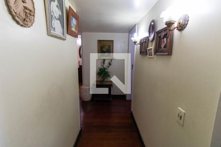 Corredor  de apartamento à venda com 3 quartos, 140m² em Ingá, Niterói