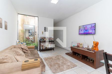 Sala de casa para alugar com 3 quartos, 180m² em Vila Carmosina, São Paulo