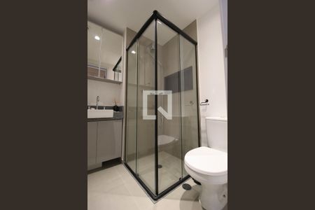 Banheiro de kitnet/studio para alugar com 1 quarto, 24m² em Indianópolis, São Paulo