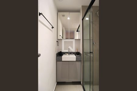 Banheiro de kitnet/studio para alugar com 1 quarto, 24m² em Indianópolis, São Paulo