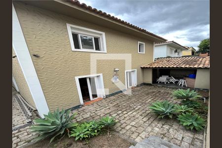 Casa à venda com 4 quartos, 300m² em Vila Sonia, São Paulo