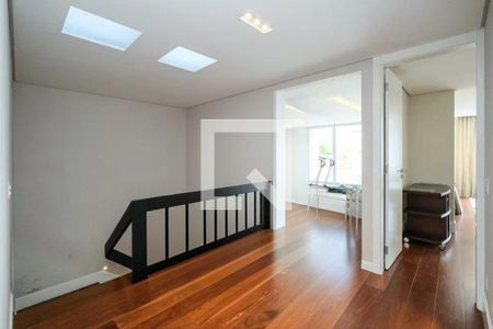 Casa à venda com 4 quartos, 420m² em Vila Nova Conceição, São Paulo