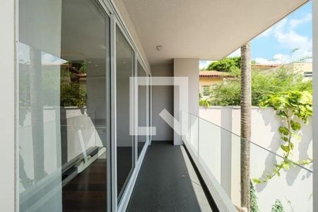 Casa à venda com 4 quartos, 420m² em Vila Nova Conceição, São Paulo