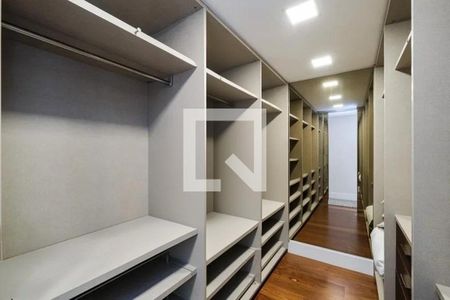 Casa à venda com 4 quartos, 420m² em Vila Nova Conceição, São Paulo