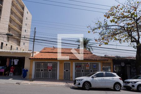 Casa à venda com 160m², 3 quartos e 2 vagas Casa à venda com 160m², 3 quartos e 2 vagasFachada